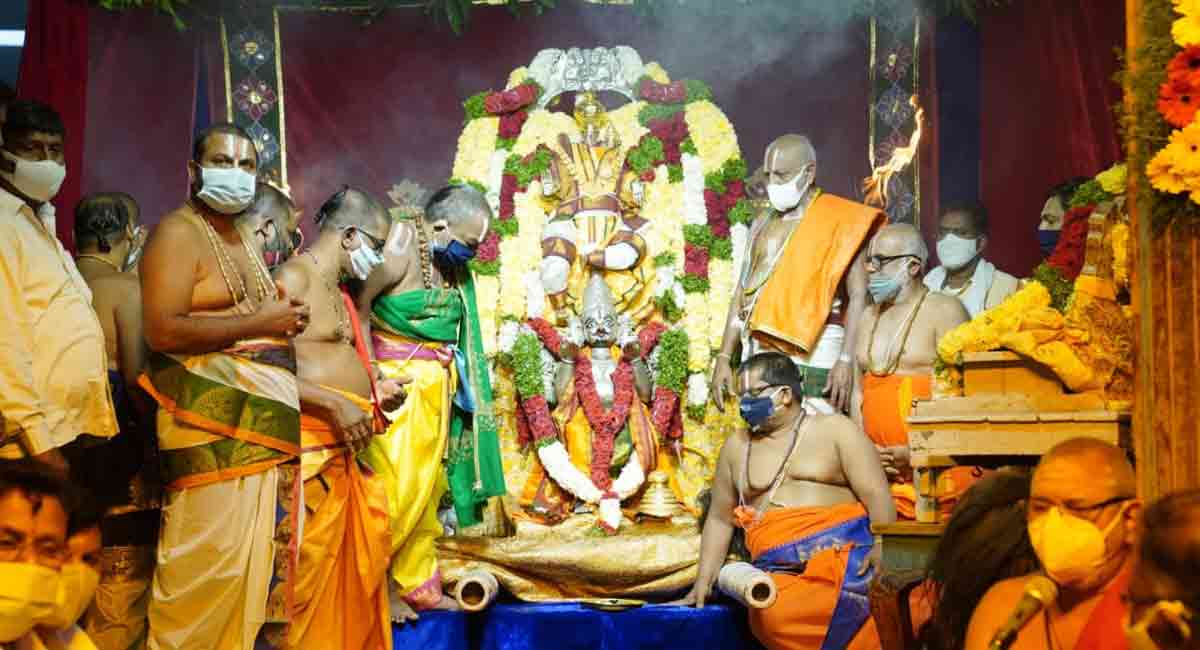 Devotees throng Yadadri for Vaikunta Dwara darshan