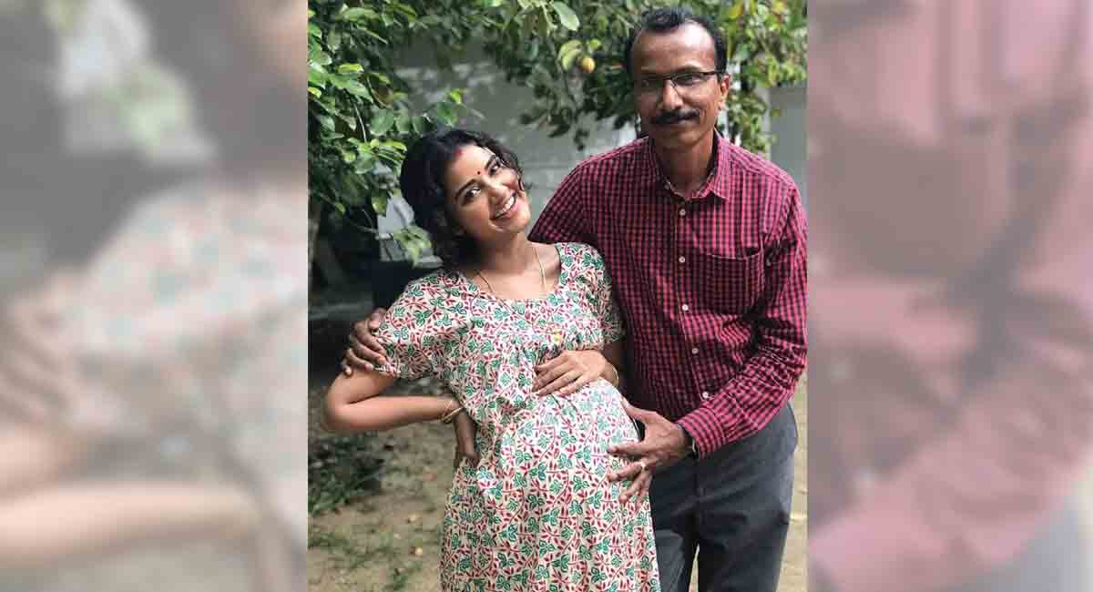 Anupama Parameswaran surprises all with a baby bump!
