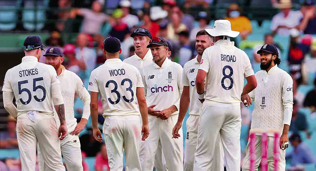 Ashes: England reduce Australia to 126/3