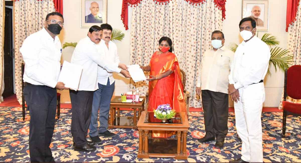 BJP delegation submits memorandum to Governor against GO 317