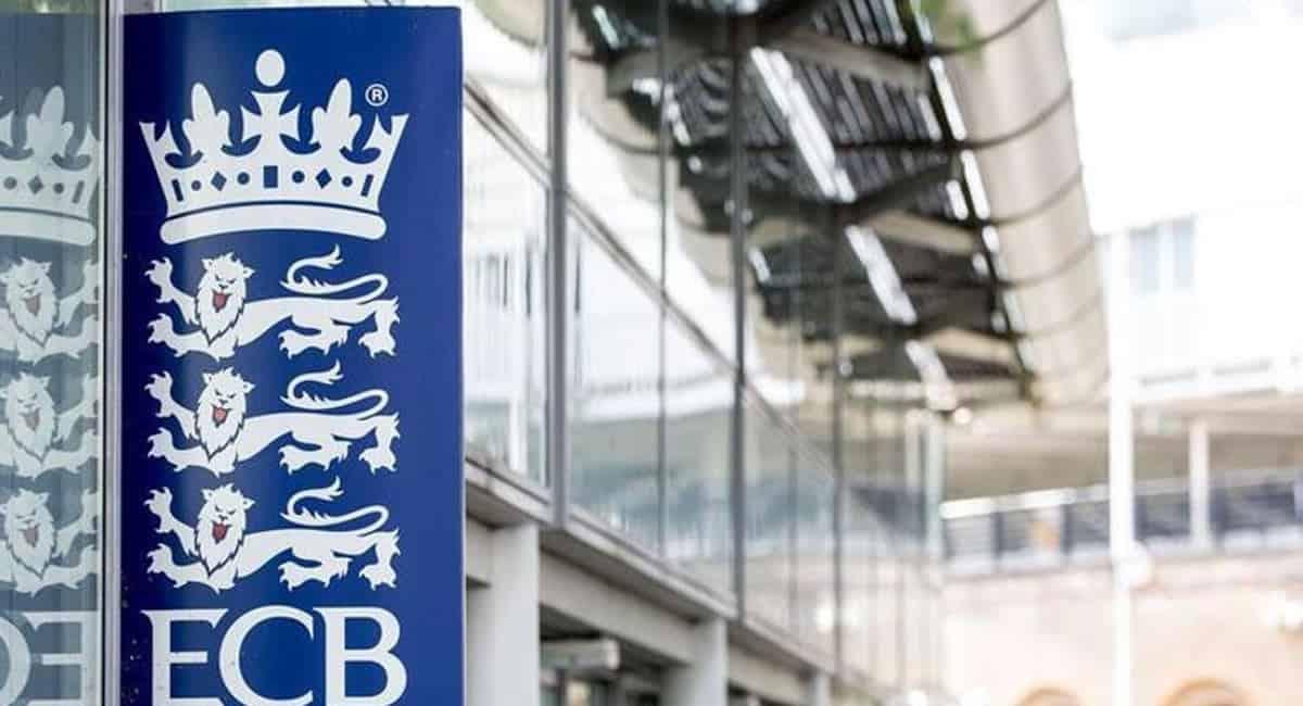 England’s emergency coach Hollioake out of Sydney Test