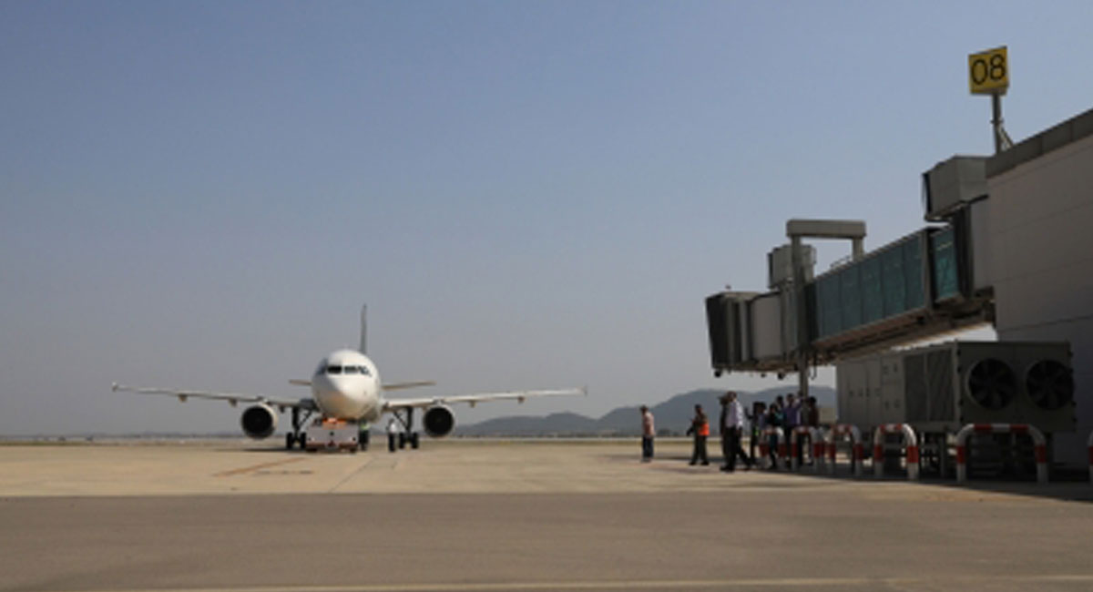 Pakistan Airlines flight attendant escapes from a hotel in Toronto