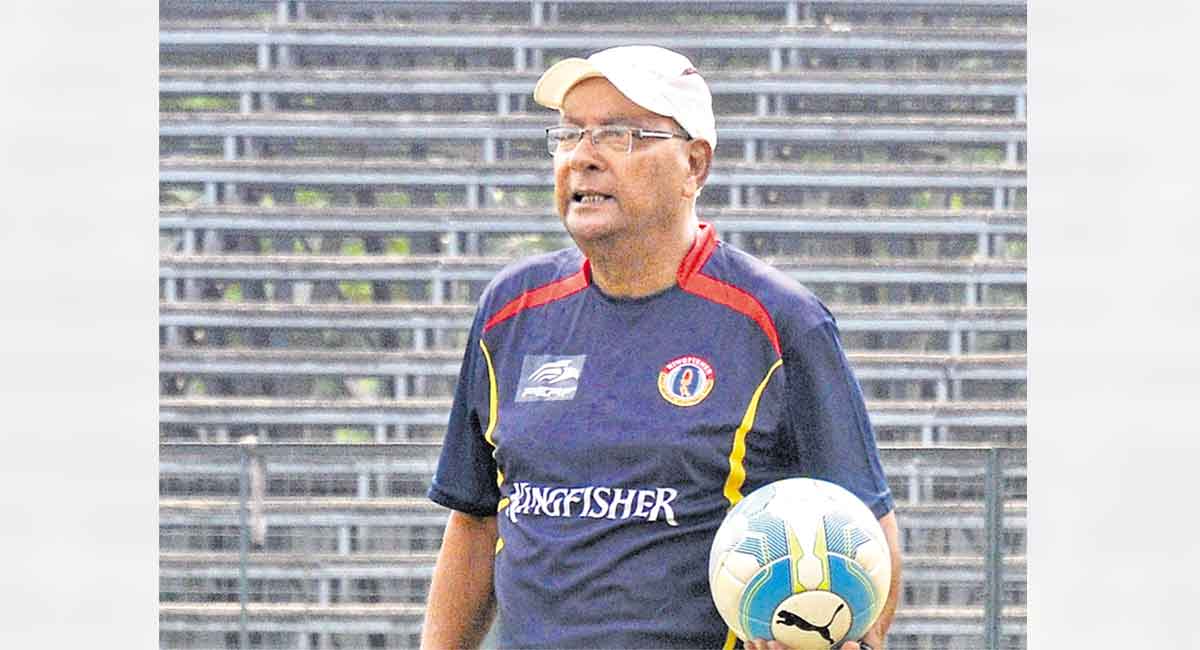 Former Indian footballer Bhowmick dies at 71