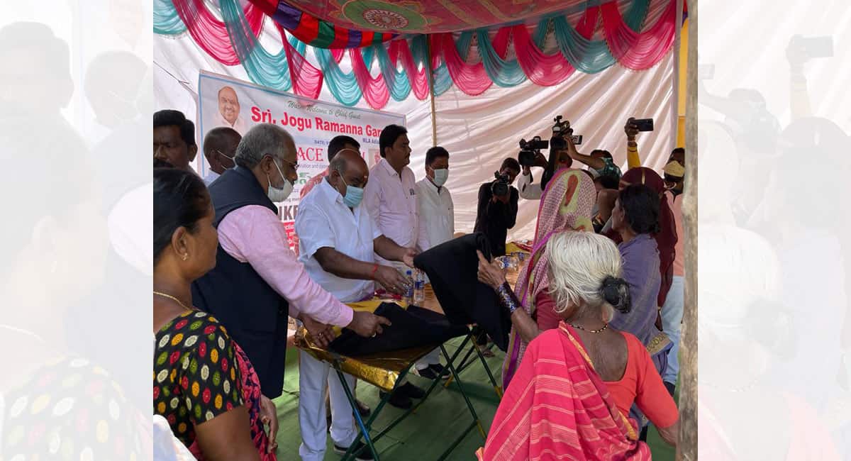 NGO Peace Forum distributes blankets in Adilabad
