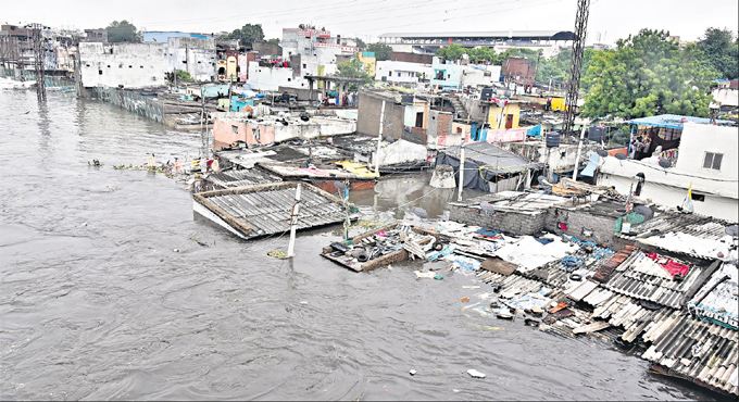 Hyderabad floods fail to move Centre