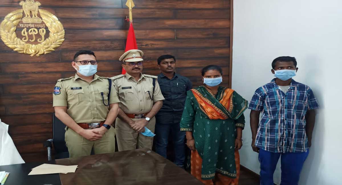 Maoist couple from Chhattisgarh surrender to Kothagudem police