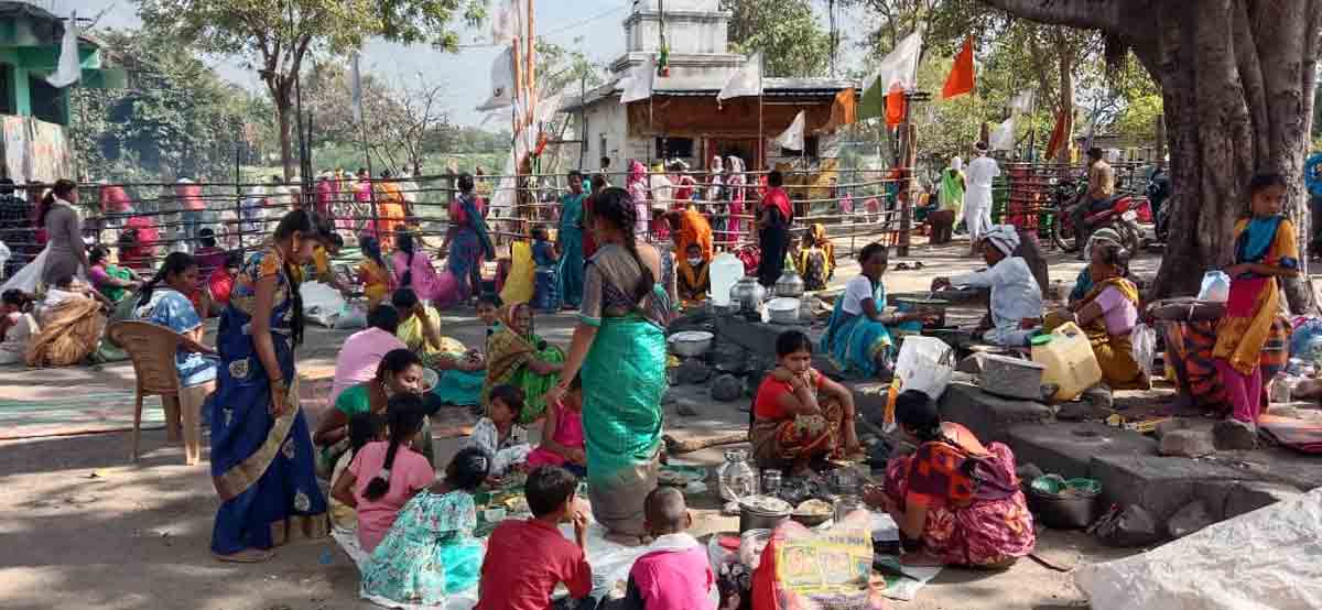 Adilabad: Mesrams perform prayers at Indradevi temple