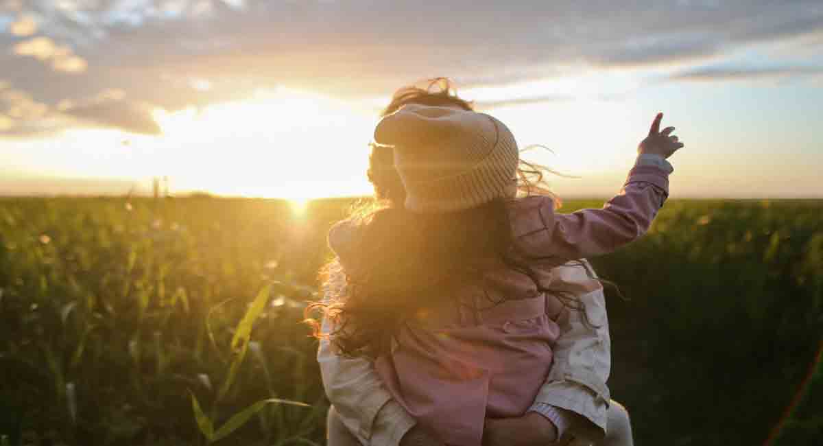 Cross-cultural variation in maternal focus during parent-child interactions