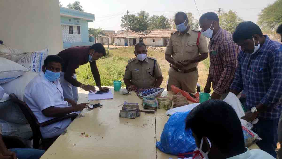 Medak Police cracks Edupayla temple theft case
