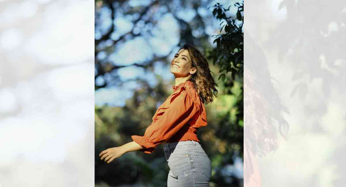 I never met a strong person with an easy past: Samantha