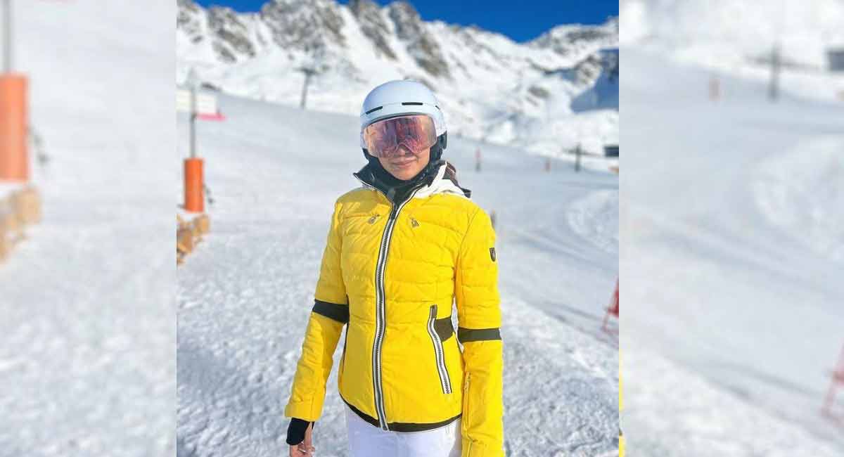 Samantha looks all glam on the Snow Mountains