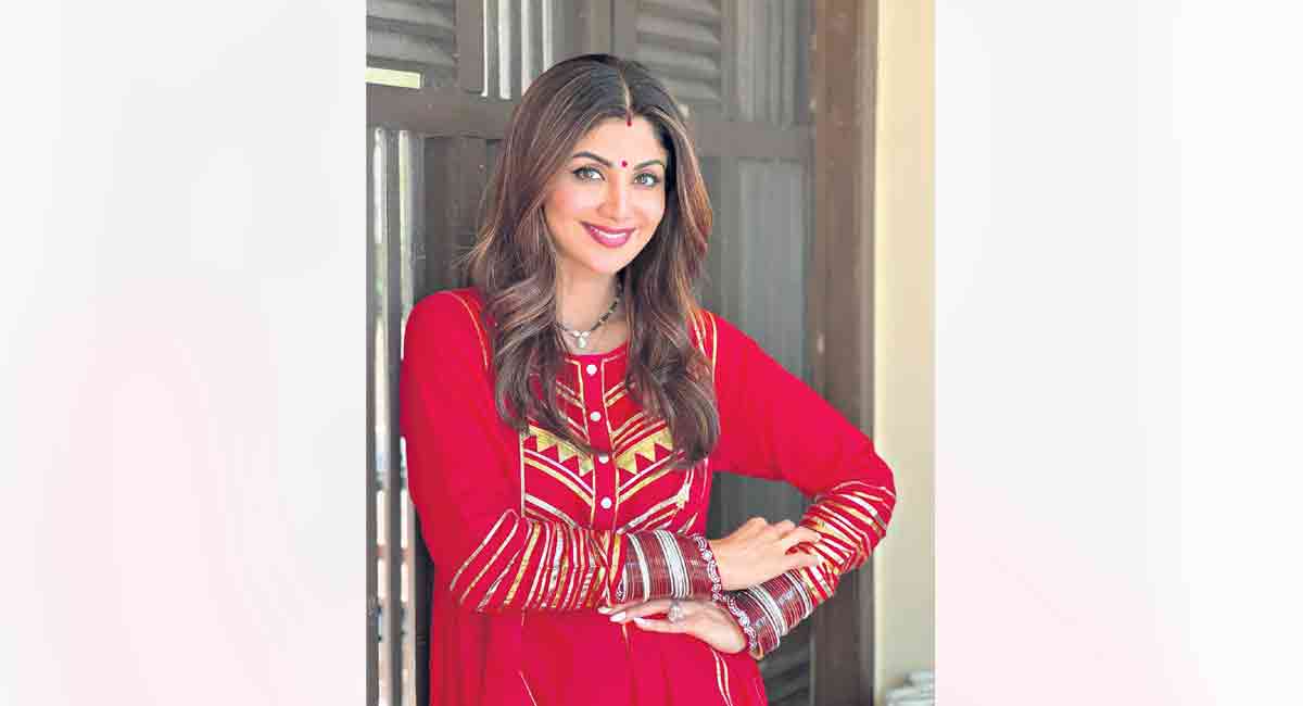 Shilpa Shetty seeks blessings at Shirdi temple