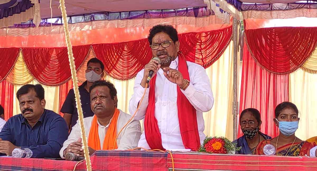 Adilabad MP Soyam Bapu Rao tours Sirpur (T) segment