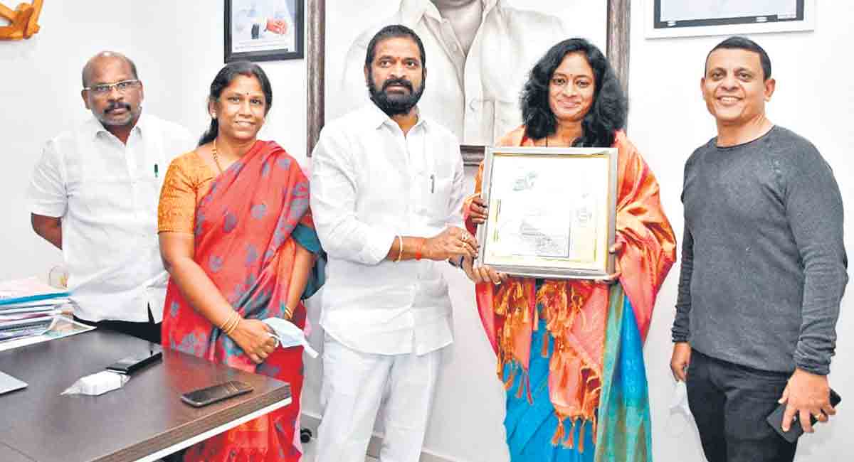 Sports Minister Srinivas Goud felicitates swimmer Shyamala