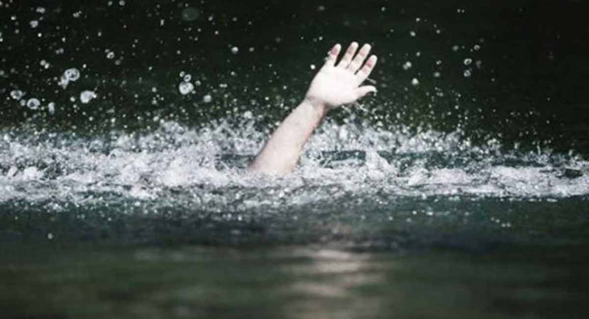 Nalgonda: Two washed away in AMRP canal