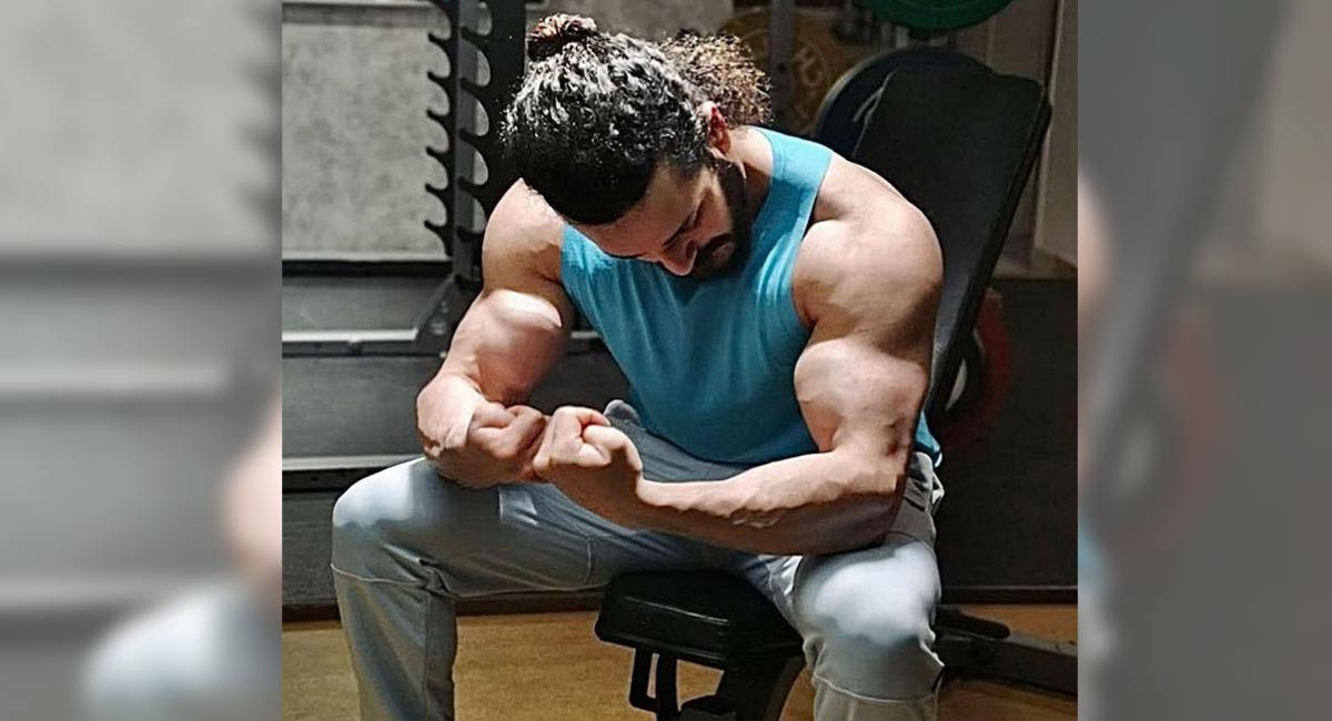 Beefcake: Akhil Akkineni flexes his muscles for ‘Agent’