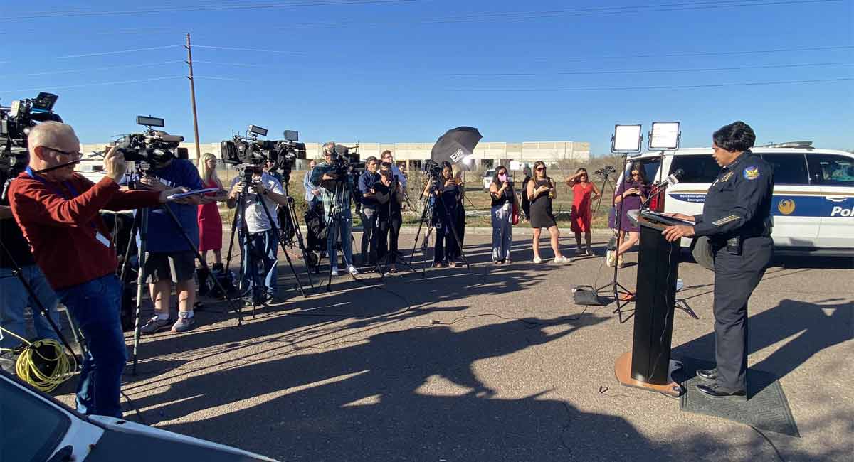 2 dead, 9 police officers injured in shooting in US Phoenix