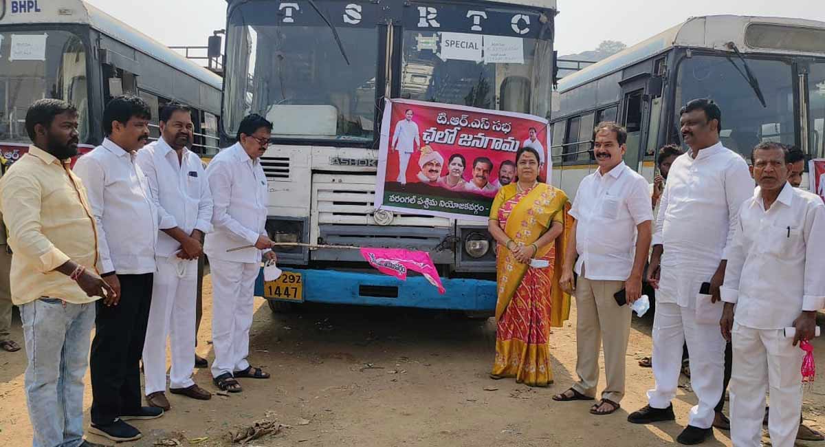 5,000 TRS party activists from Warangal West constituency leave for KCR’s public meeting