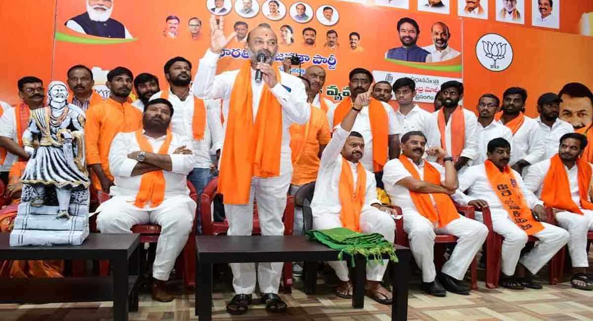 Bandi Sanjay calls MIM as traitors party