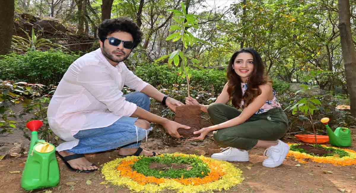 DJ Tillu’s actors Siddhu, Neha participate in Green India Challenge