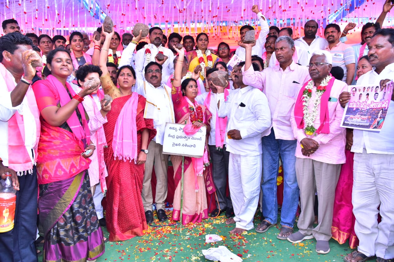 Get Bayyaram steel plant or resign: Errabelli to BJP MPs