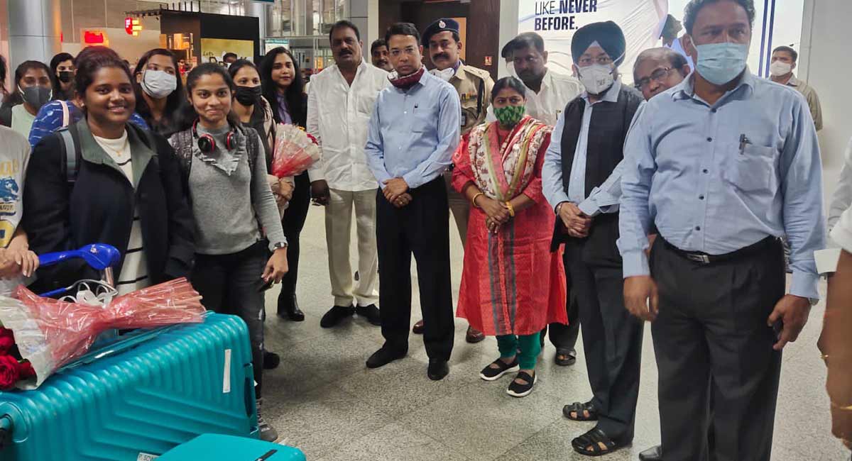 First batch of 15 Telangana students from Ukraine reach Hyderabad
