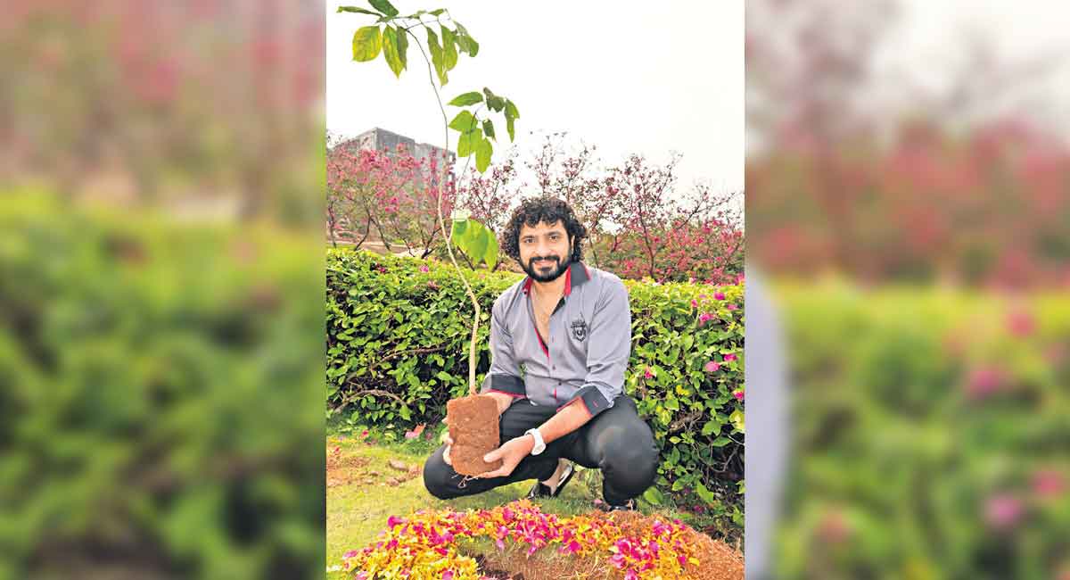 Hyderabad: Nataraj Master takes part in Green India Challenge