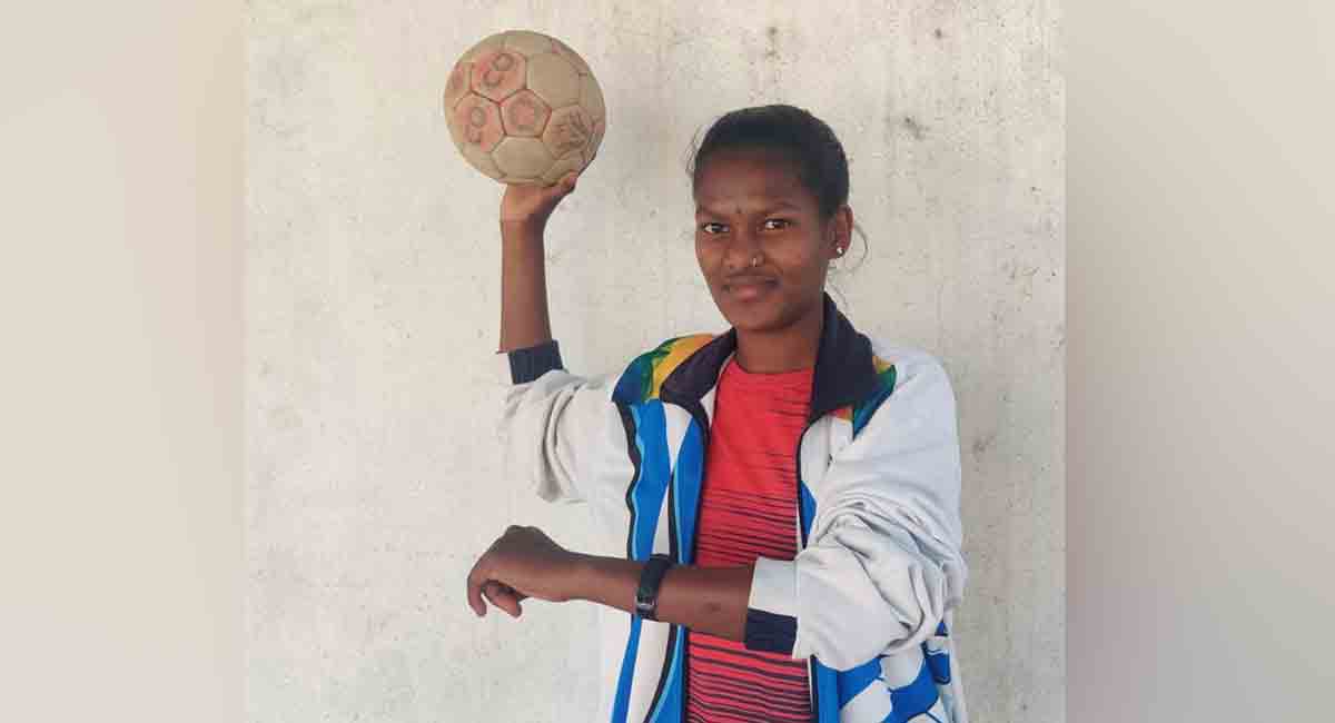 Asifabad’s tribal girl selected for global handball competition