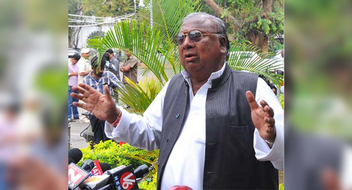 Hanumantha Rao warns KCR, ask him to take back ‘rewriting Constitution’ remark
