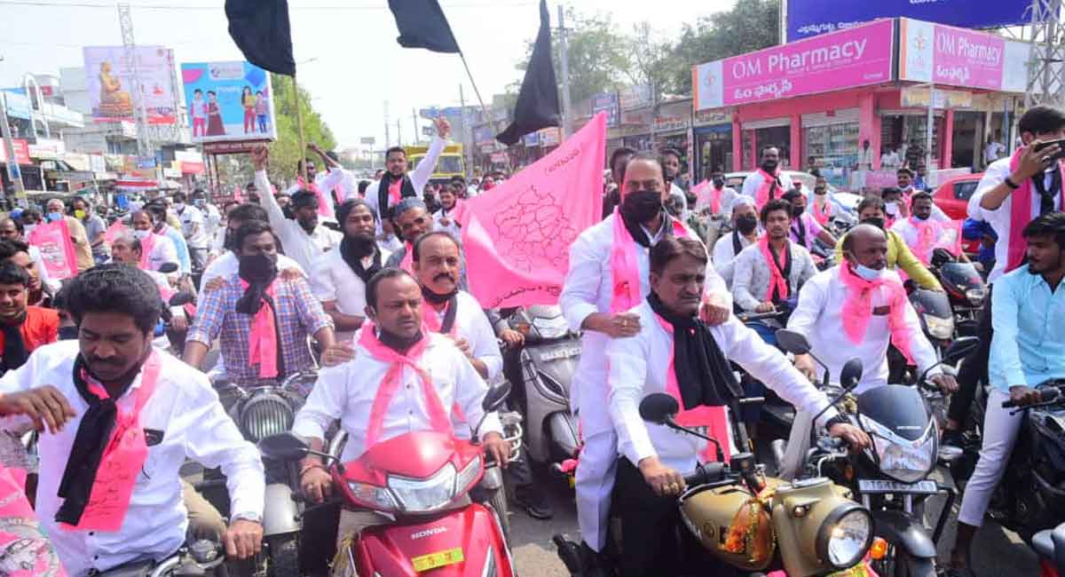 Teach a lesson to BJP: Indrakaran Reddy