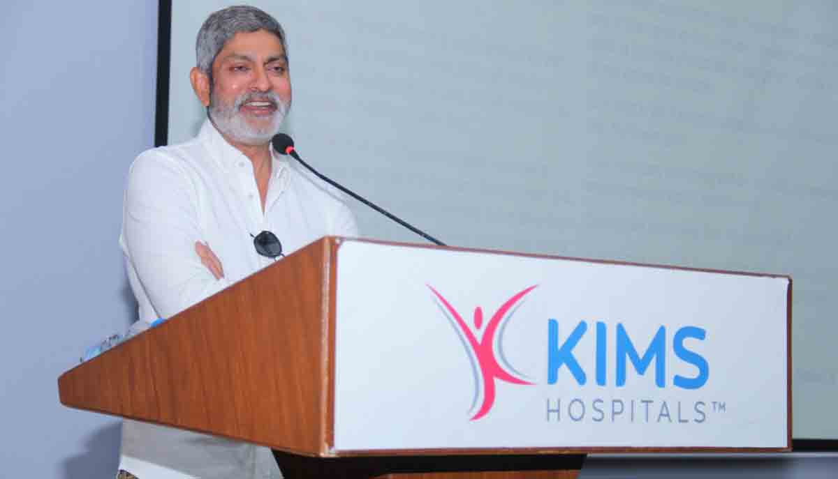 Jagapathi Babu pledges organs on his 60th birthday