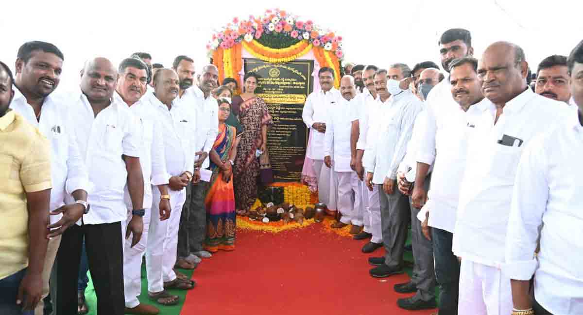 KCR to lay foundation for Asia’s largest fruit market at Koheda: Niranjan Reddy