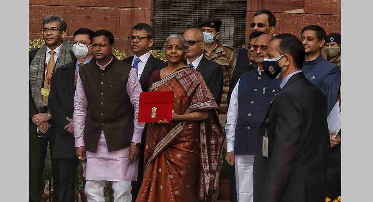 Nirmala Sitharaman meets Prez ahead of Budget presentation
