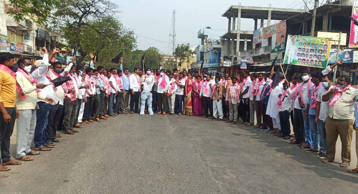 Protests against PM Modi’s comments in Karimnagar