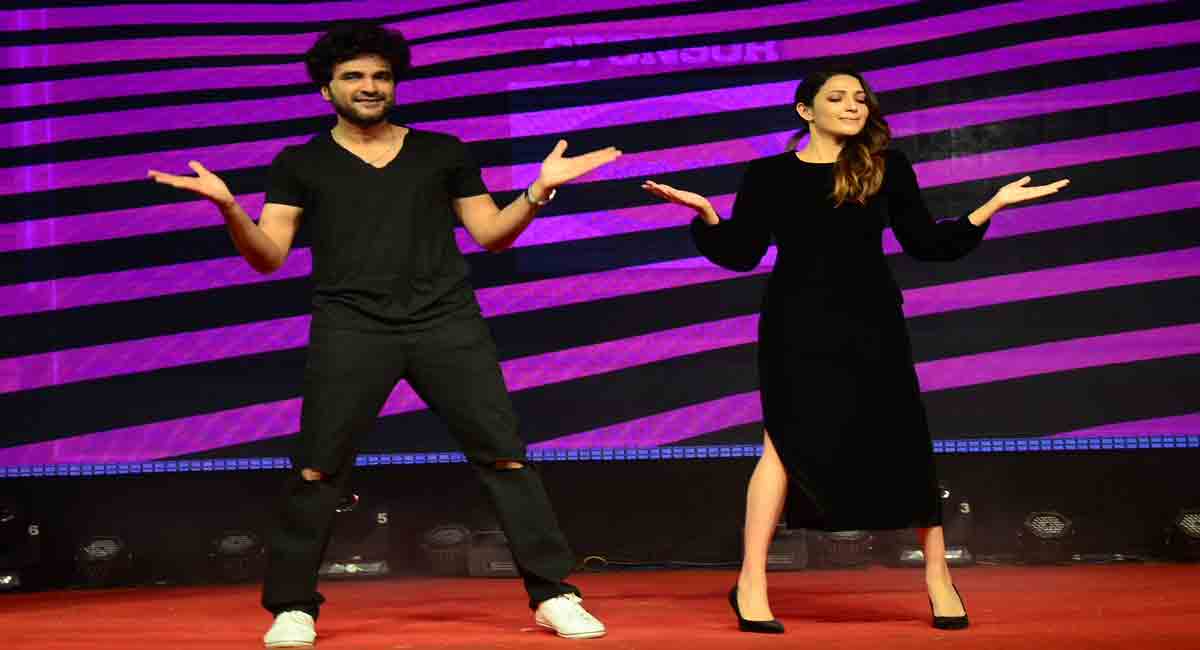 ‘DJ Tillu’ team embarks on a success tour