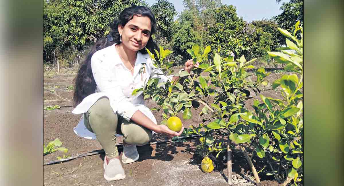 Adilabad: Woman techie turns farmer to inspire youth