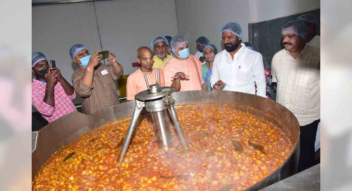 Srinivas Goud inaugurates centralised kitchen of Hare Krishna Movement