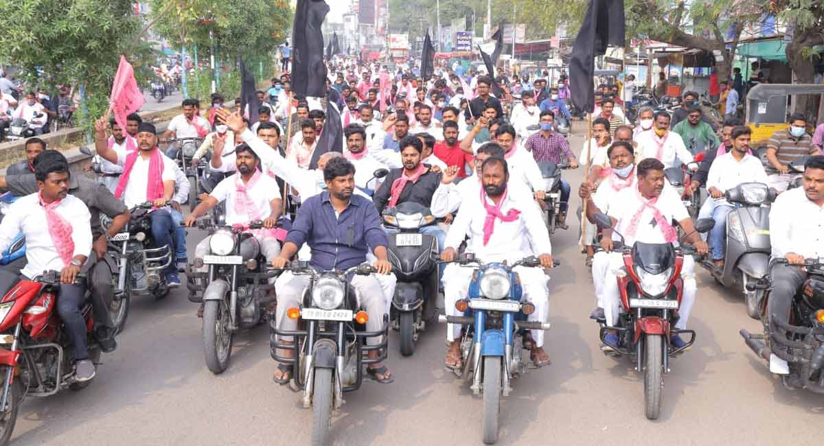 Balka Suman flays PM, union government over auction of coal blocks