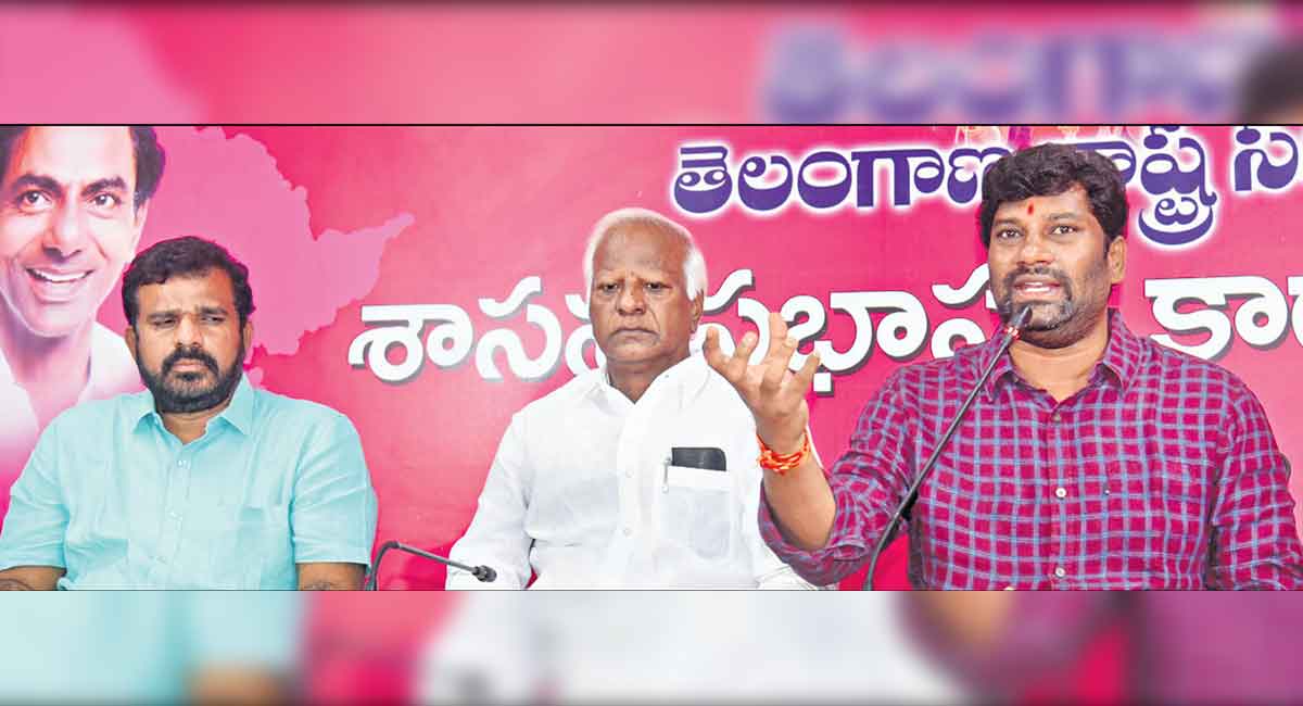 TRS leaders justify KCR’s suggestion for drafting new Constitution