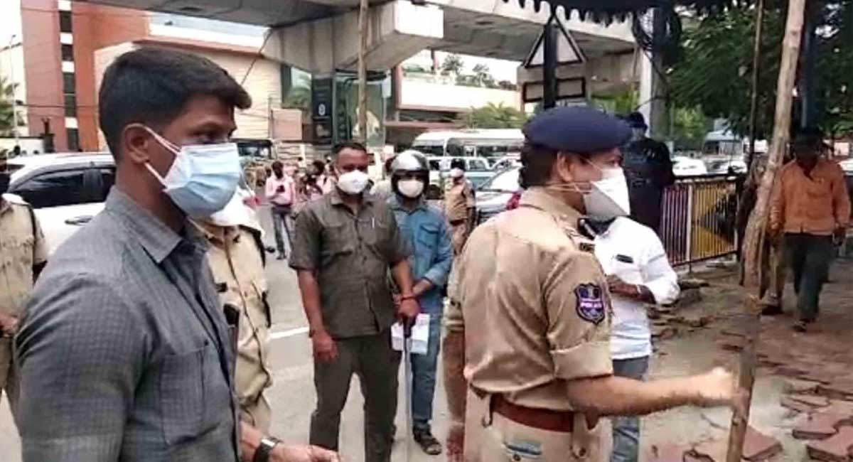 Tension in Saifabad after cop hits woman with stick