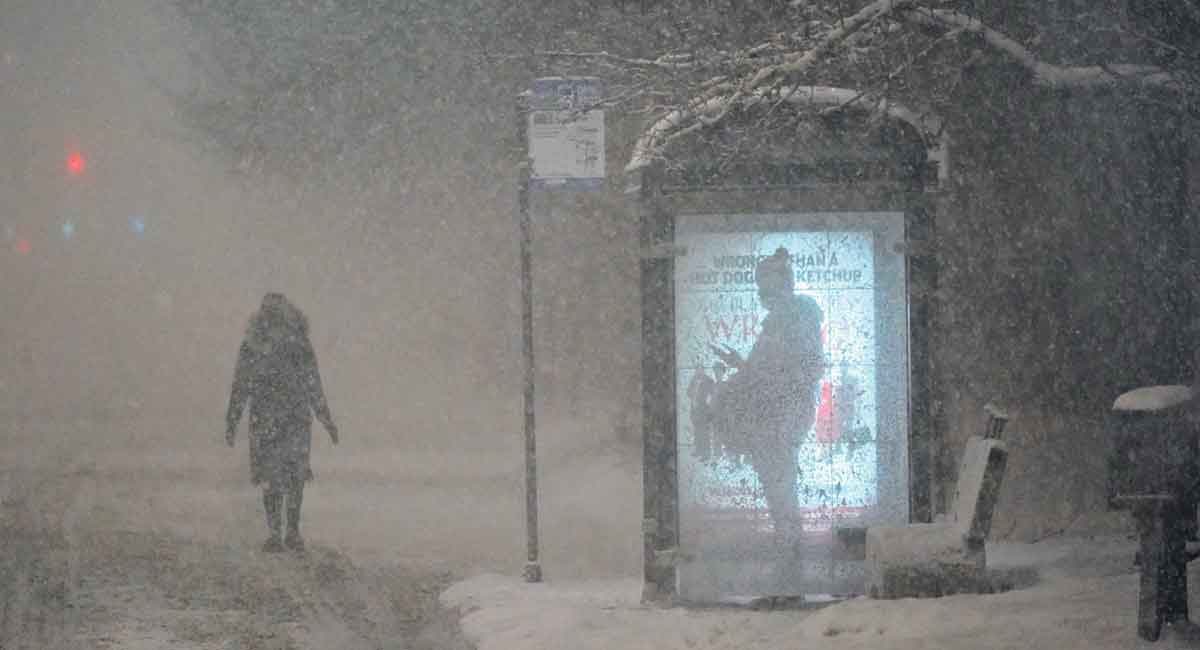 Flights cancelled as US braces for winter storm