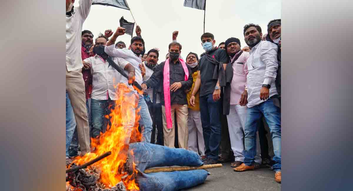 Don’t fall prey to BJP’s divisive politics: Errabelli Dayakar Rao