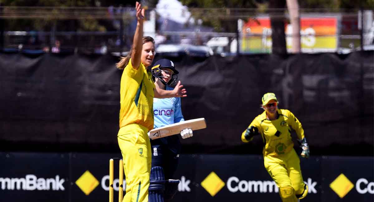 Australia women blow away England in second ODI