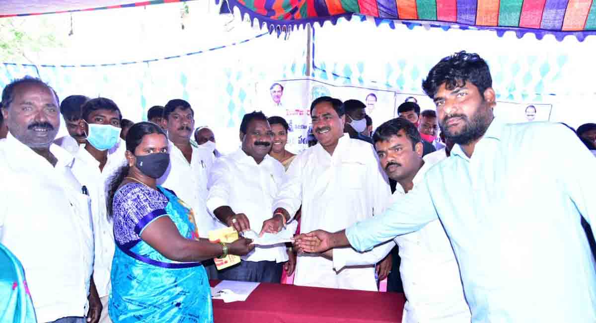 Rs 1.45 cr worth cheques distributed to beneficiaries of Kalayana Lakshmi, Shaadi Mubarak