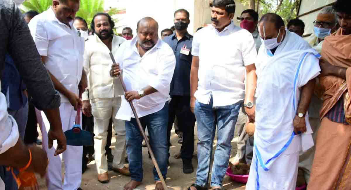 Gangula lays foundation for second integrated market in Karimnagar