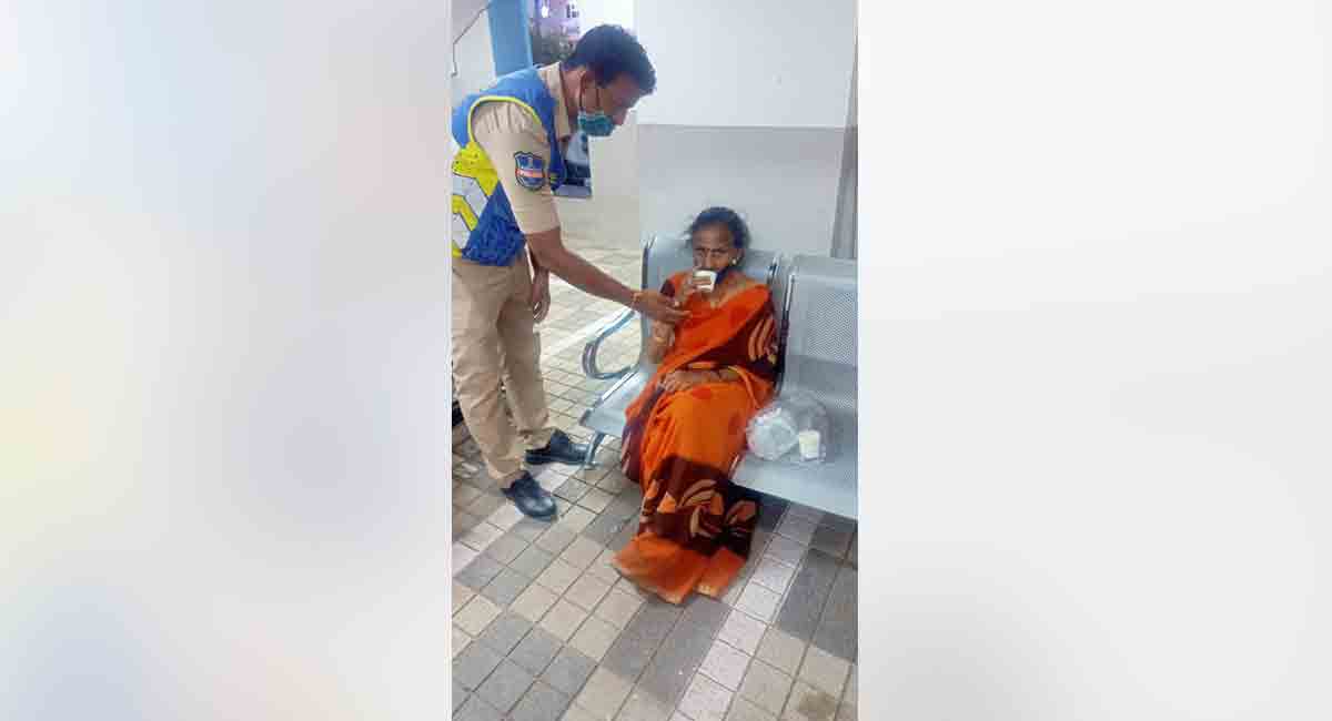 Hyderabad Police help missing woman from Vishakapatnam