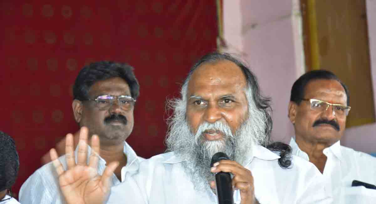 Jagga Reddy to stay in Congress until Sonia or Rahul responds