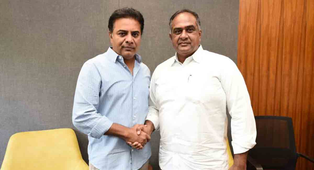 Mana Vooru Mana Badi: TRS leader pledges to spend 1.5 cr for primary school in Malakpet