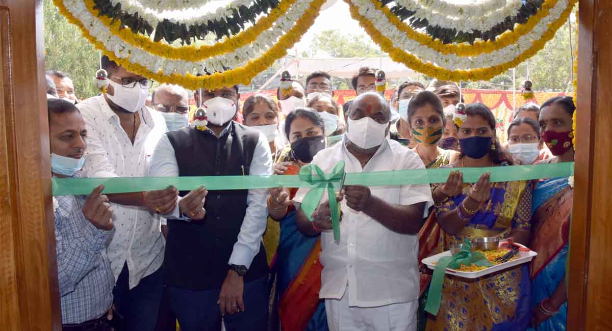 Adilabad MLA Jogu Ramanna inaugurates new building for Sakhi centre