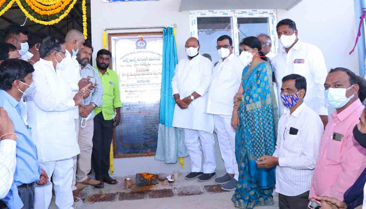 Jangaon MLA inaugurates BMCU at Narmetta, urges farmers to go for dairy units